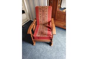 Oude leunstoel of rookstoel