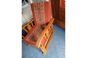 Oude leunstoel of rookstoel