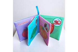 Educatief stoffen knisper babyboekje vegetable