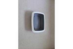 Twee vrijwel ongebruikte kattentoiletten