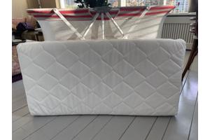 Campingbedje, inklapbaar met matrasje