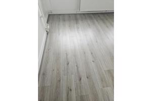Laminaat houtkleur, ong 40m2