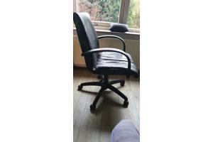 Zwarte bureaustoel