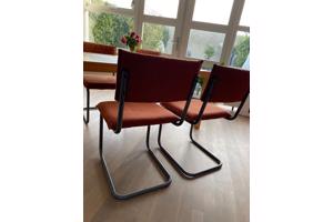 Uitschuifbare tafel met 4 stoelen