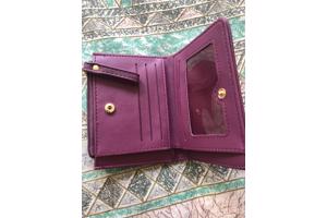 nieuw rode kool kleur portemonee met vakjes