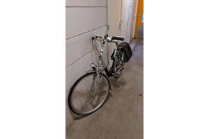 Twee heren fietsen om op te knappen