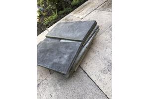 Natuurstenen tuintegels en opsluitbanden