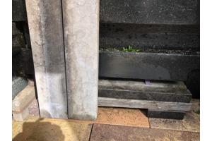 Natuurstenen tuintegels en opsluitbanden