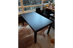 Zwarte IKEA tafel