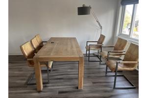 Robuust eiken eetkamertafel