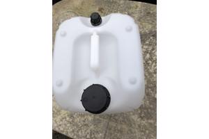 7 stuks 20L stapelbare jerrycan met beluchtings nippel