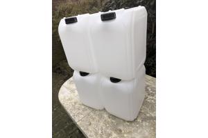 7 stuks 20L stapelbare jerrycan met beluchtings nippel