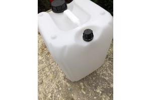 7 stuks 20L stapelbare jerrycan met beluchtings nippel