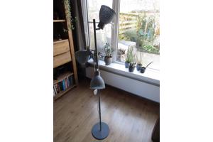Staande lamp met 3 spotjes