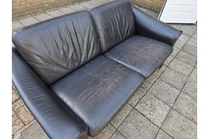 Donkerbruine tweezitsbank