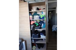 Kledingkast met schuifdeuren