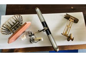 Setje Vintage wandkaarsenhouder, schilderijlamp en  zeepbak