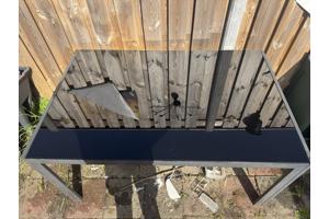 GRATIS Tuinset met glazen tafel en vier inklapbare stoelen