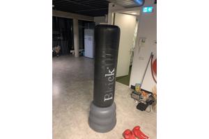 Box zak BKick met stevige poot en 2 paar bokshandschoenen.