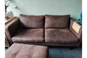 Bank in goede conditie met poef