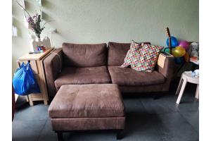 Bank in goede conditie met poef