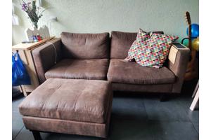 Bank in goede conditie met poef