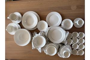 Servies 79-delig roomwit als nieuw!