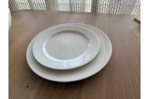 Servies 79-delig roomwit als nieuw!