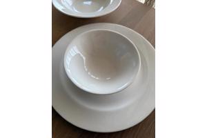 Servies 79-delig roomwit als nieuw!