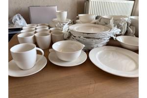 Servies 79-delig roomwit als nieuw!