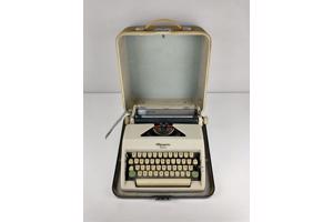 Olympia Monica typemachine
