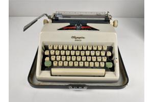 Olympia Monica typemachine