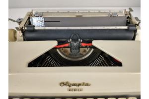 Olympia Monica typemachine