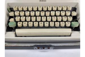 Olympia Monica typemachine