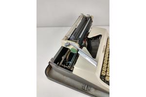 Olympia Monica typemachine