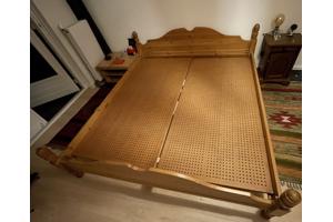 2-persoons houtenbed