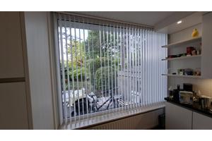 Verticale lamellen kleur wit op rail