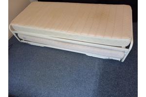 Bed met onderschuifbed