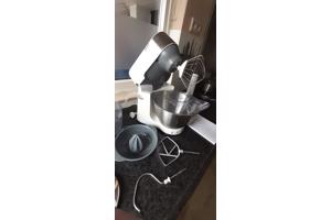 Keukenmachine van het merk Kenwood.