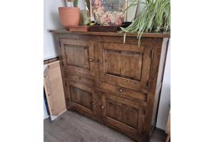 Antieke eikenhouten kast