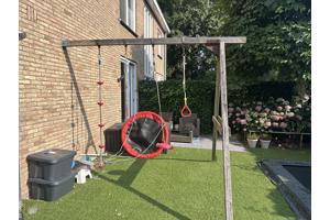 Schommel aan de muur