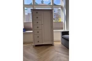 Houten kast 158 cm hoog