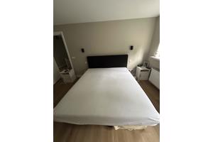 Bed zonder matrassen 180x 200 cm