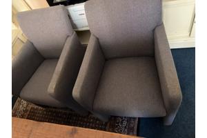 Mooie set van vier grijze stoffen eetkamerstoelen