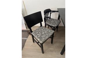Eetkamertafel met 5 stoel