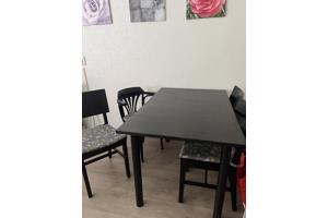 Eetkamertafel met 5 stoel