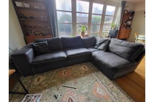 Prima onderhouden ruime blauwe  hoekbank