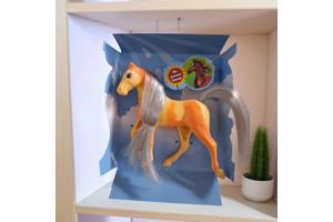 Little horse speelpaard geel oranje gevlekt grijs haar