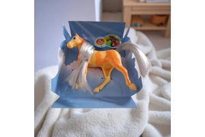 Little horse speelpaard geel oranje gevlekt grijs haar