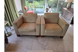 Twee lederen stoelen